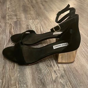 *last call!* Steve Madden Black Sandals with Gold Heel